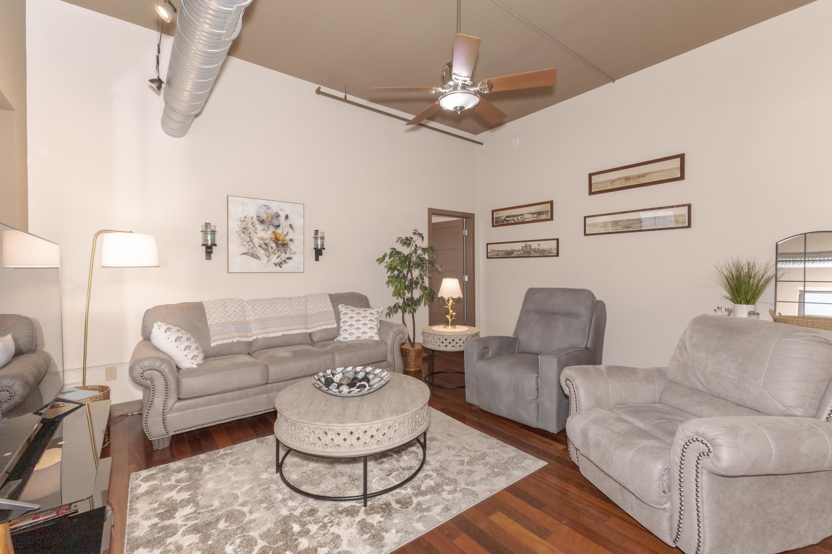 212 N Center Street 502 Property Photo 6