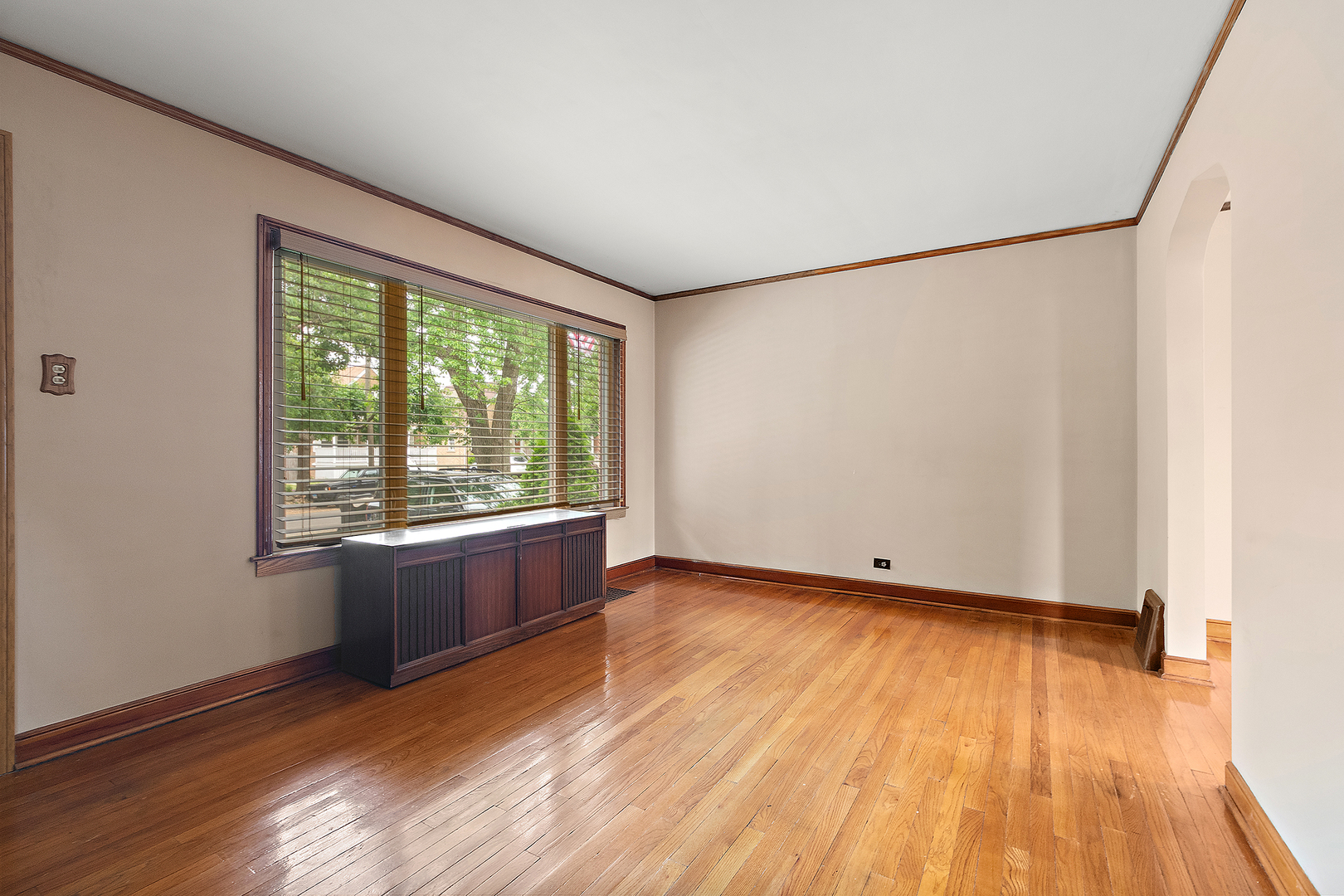 10341 S Trumbull Avenue Property Photo 4