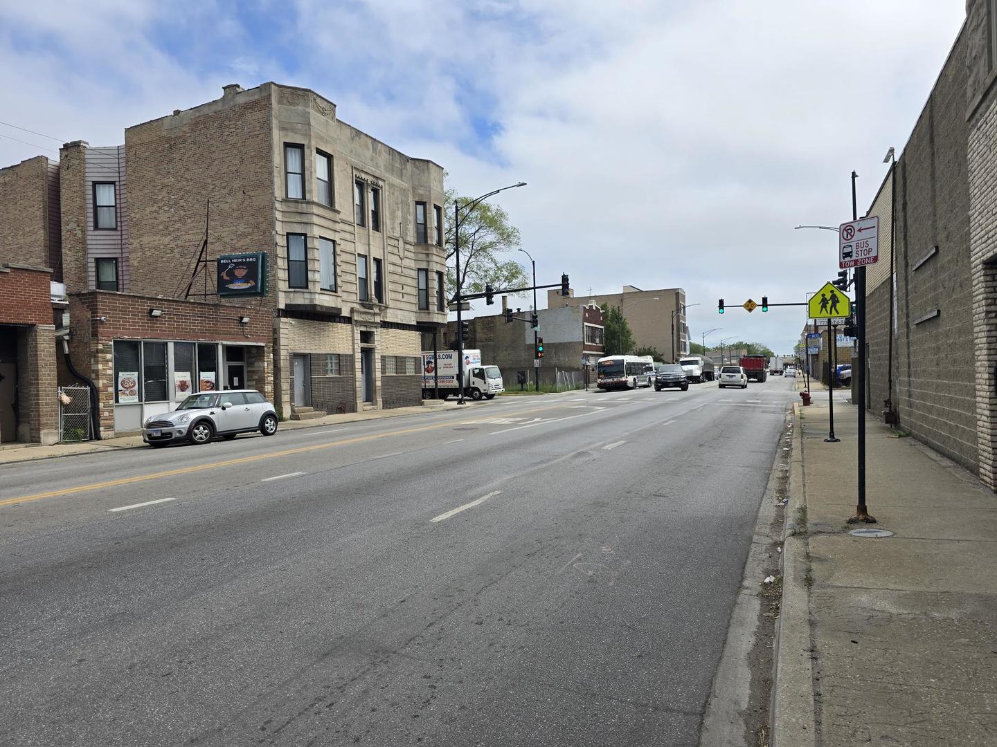 704 W 47th Street Property Photo 4