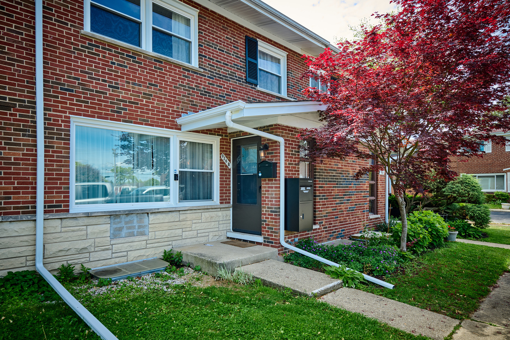 926 N Boxwood Drive B Property Photo 1