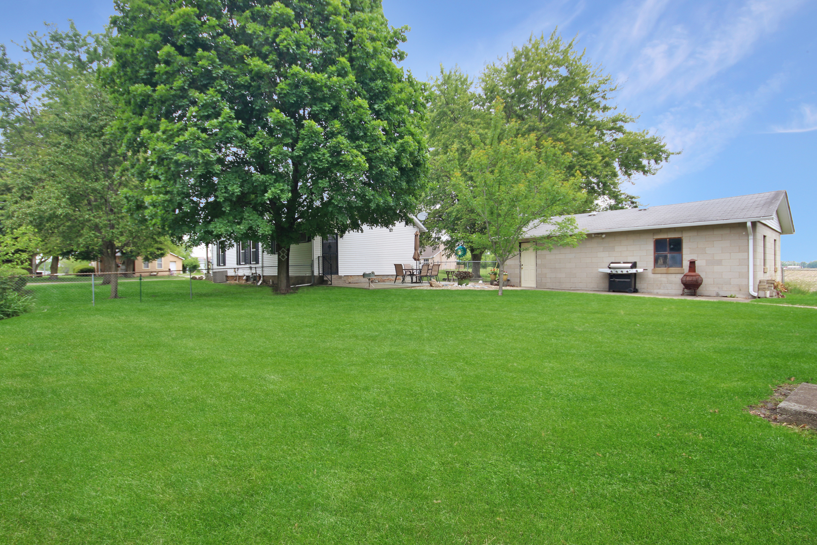 220 E Taylor Street Property Photo 6