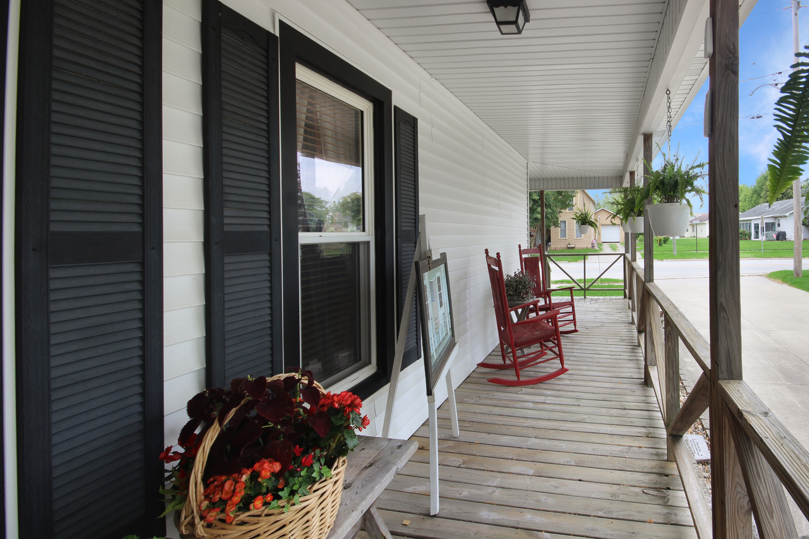 220 E Taylor Street Property Photo 9