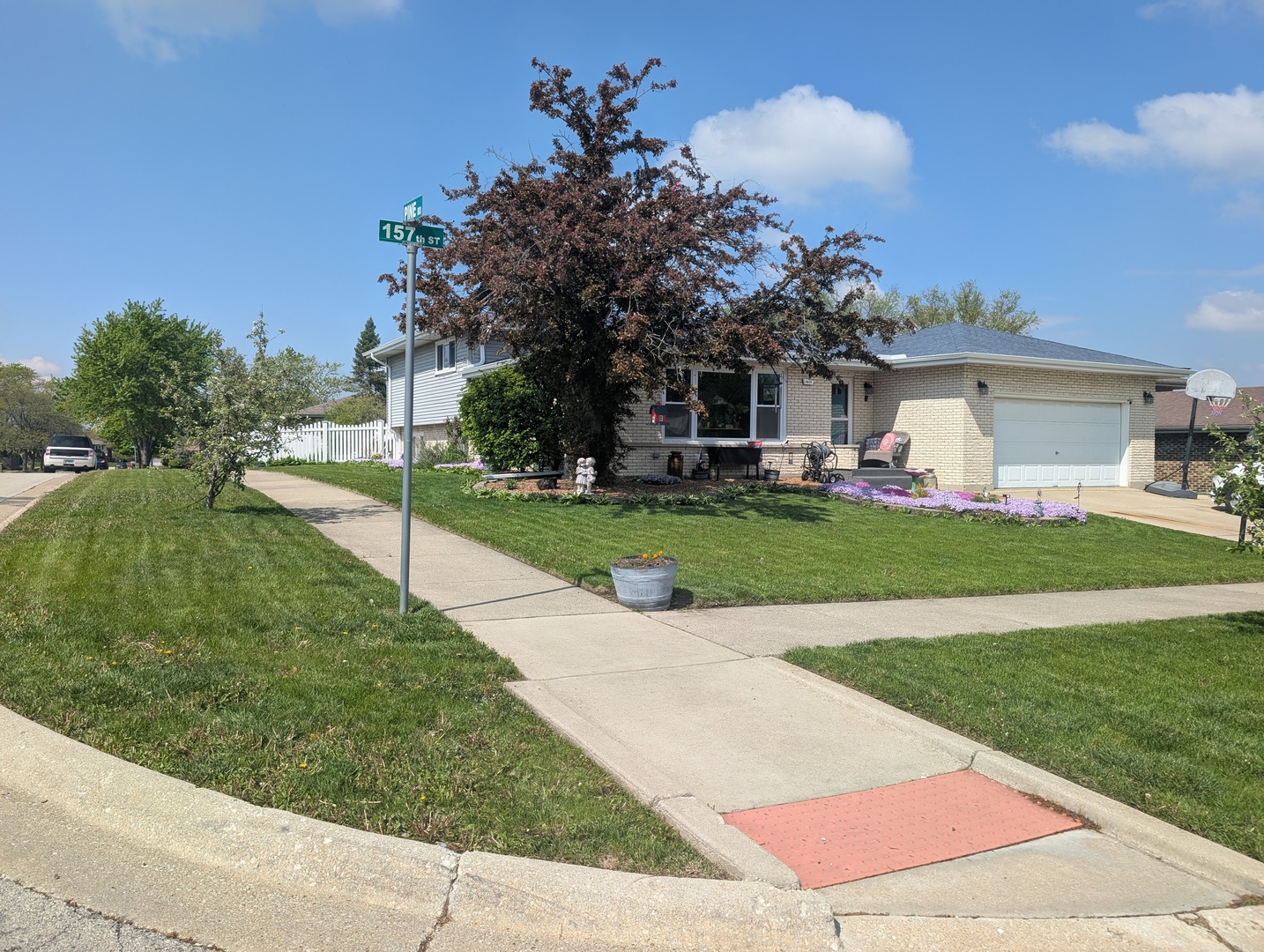 6624 157th Street Property Photo 2