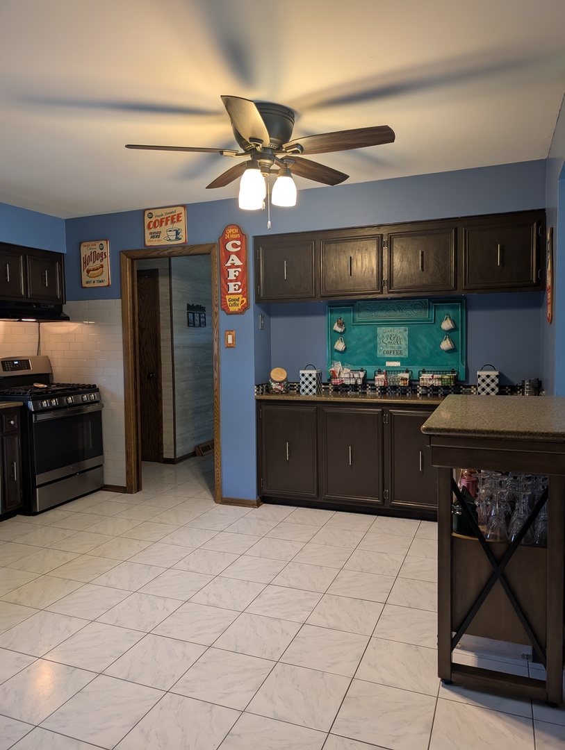 6624 157th Street Property Photo 4