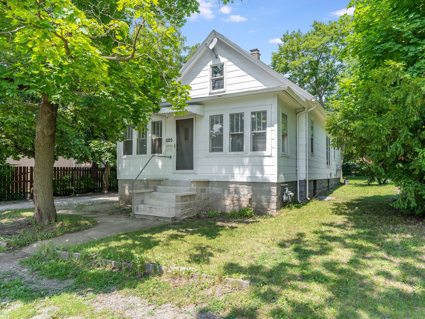 1025 Woodruff Road Property Photo 1