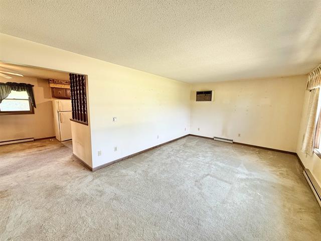 8567 Valley View Dr Property Photo 3