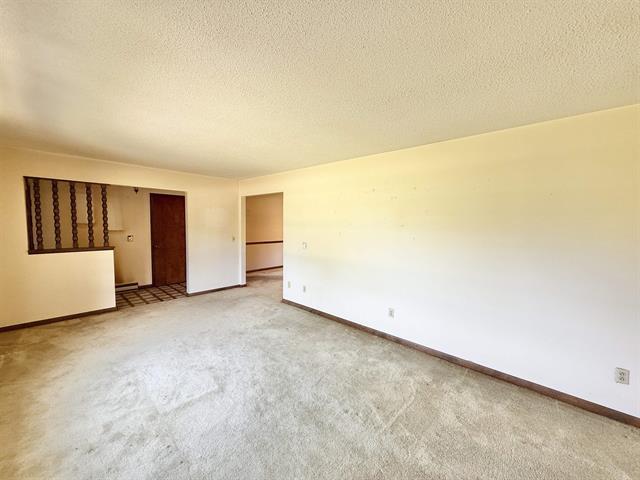 8567 Valley View Dr Property Photo 5