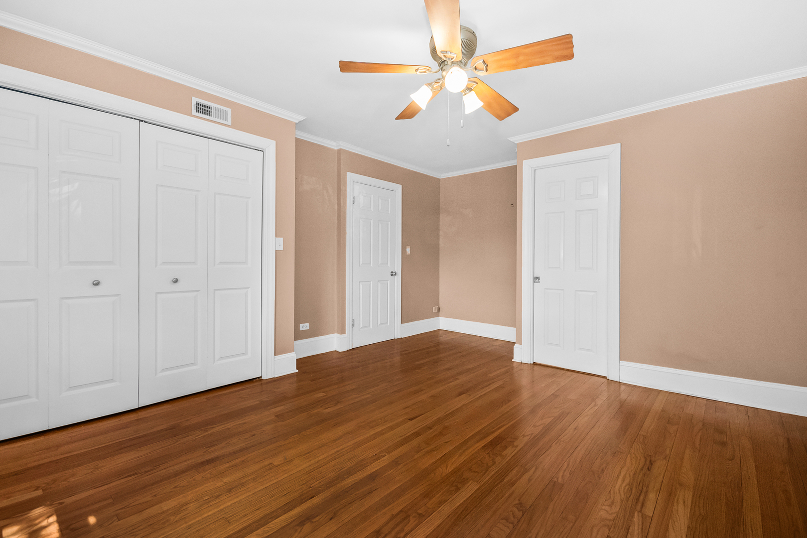 6700 N Fairfield Avenue Property Photo 28