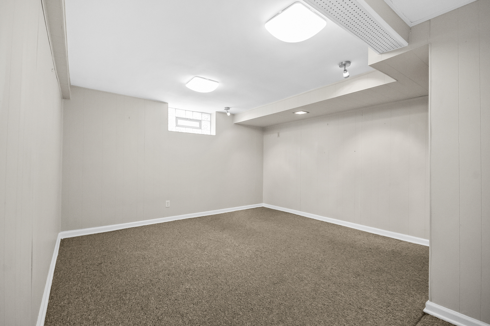 6700 N Fairfield Avenue Property Photo 42