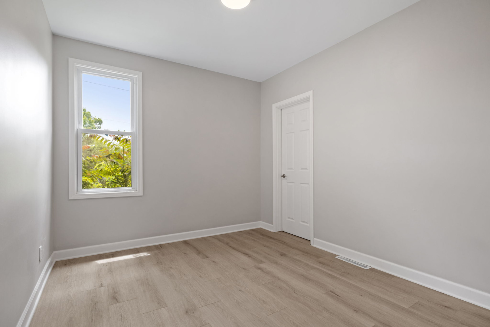 1729 S Hamilton St Property Photo 7