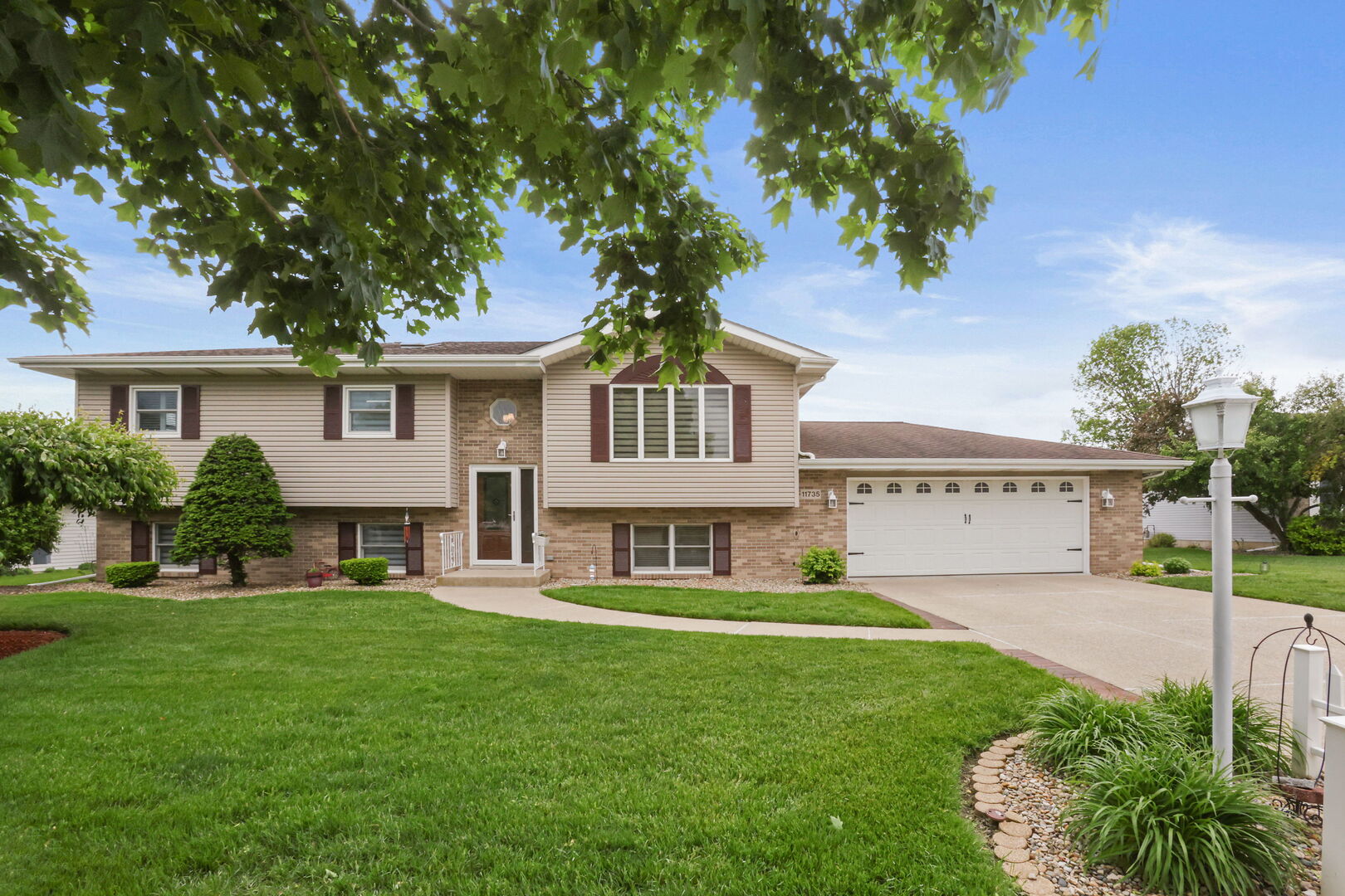 11735 N Magoun Drive Property Photo 1