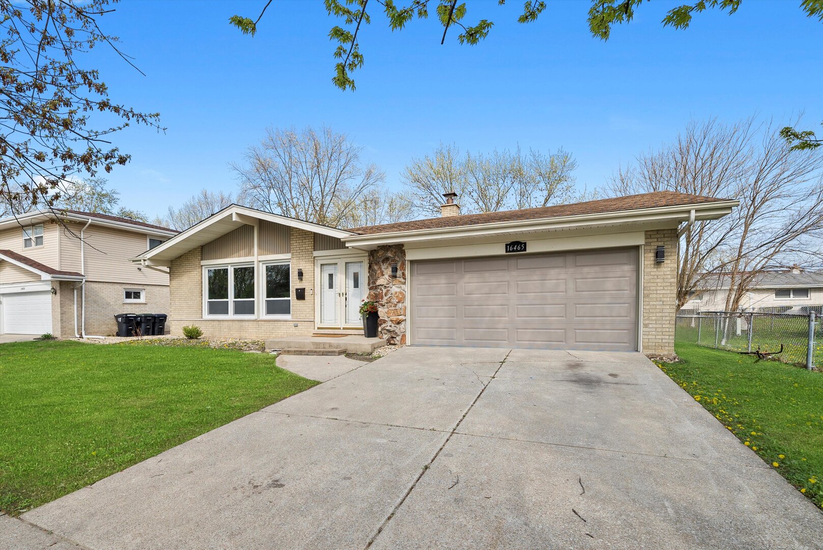 16465 Woodlawn East Avenue Property Photo 1