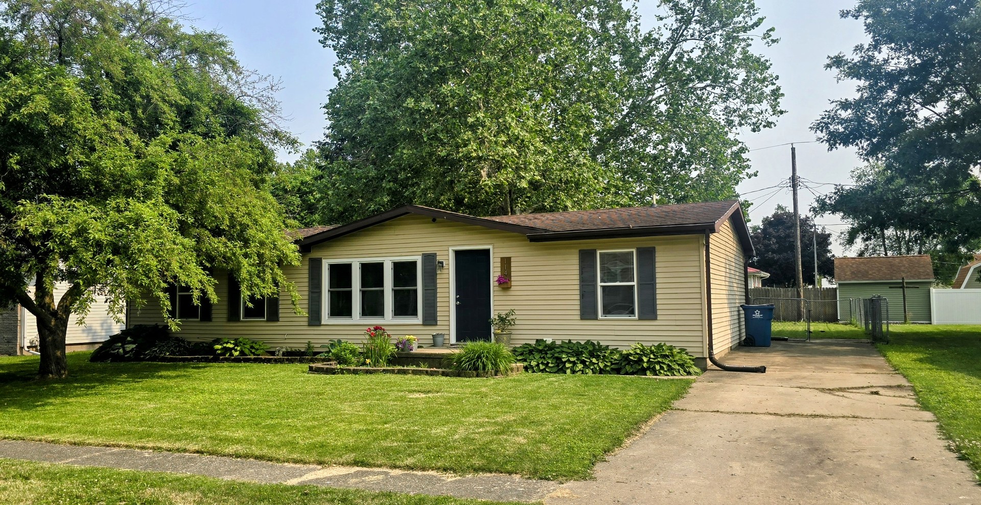114 W Prairie Avenue Property Photo 1