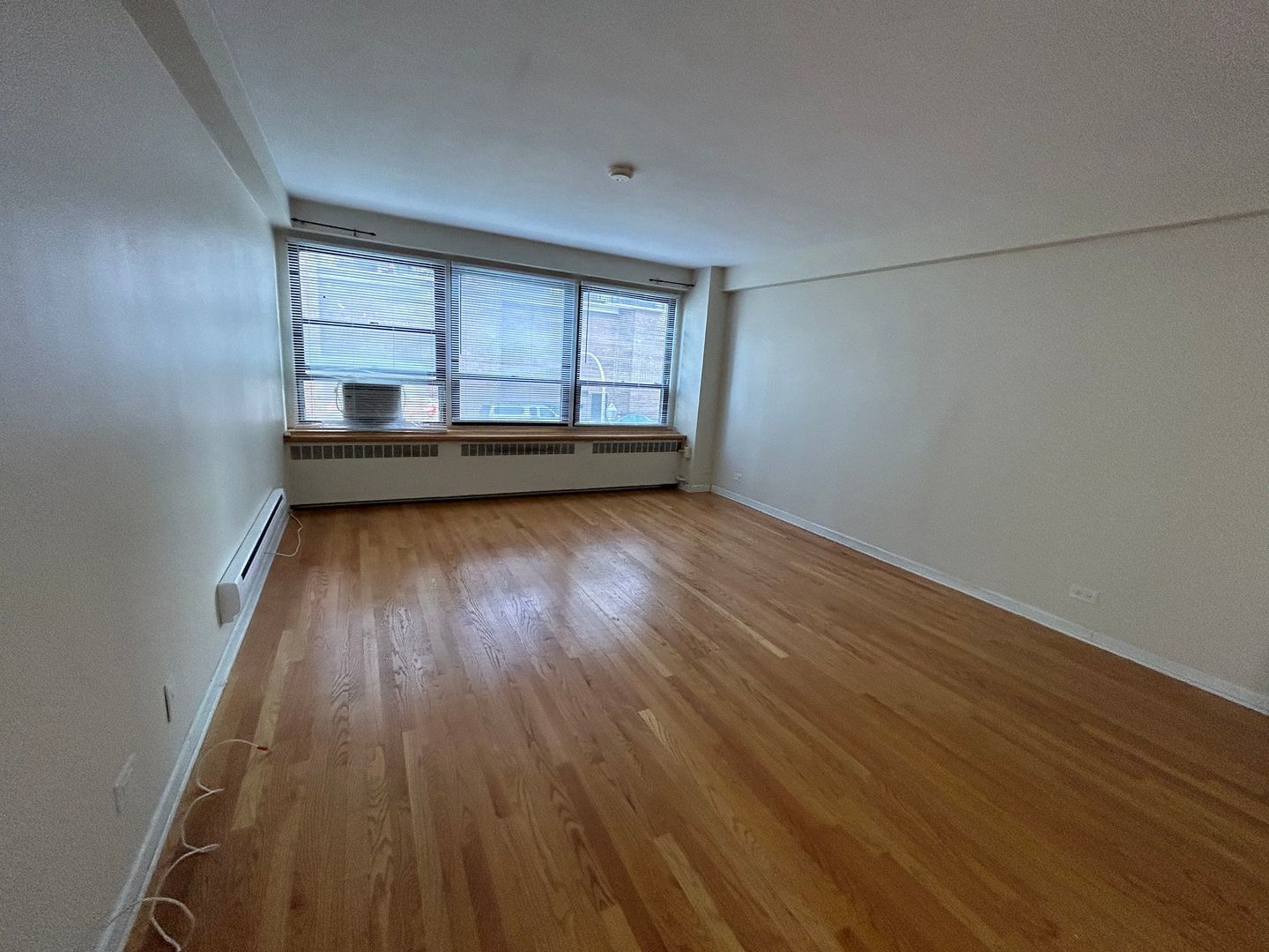 4180 N Marine Dr Property Photo 5