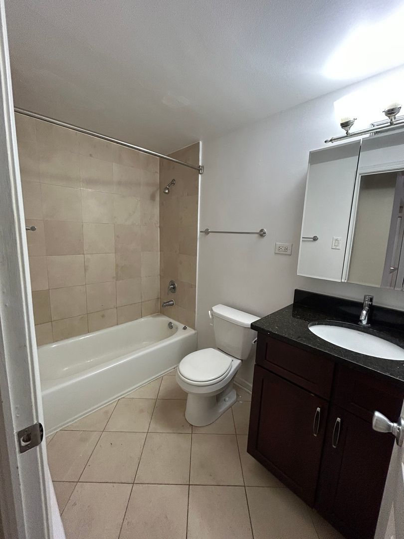 4180 N Marine Dr Property Photo 8
