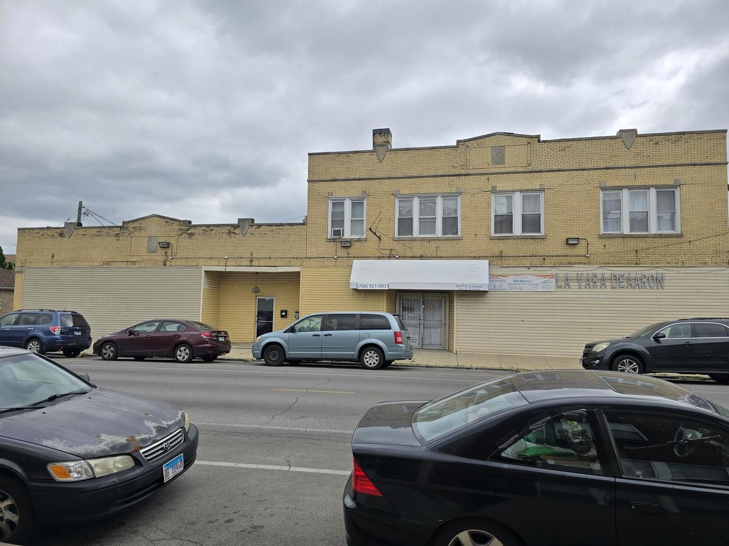 5154 W Wolfram Street Property Photo 2