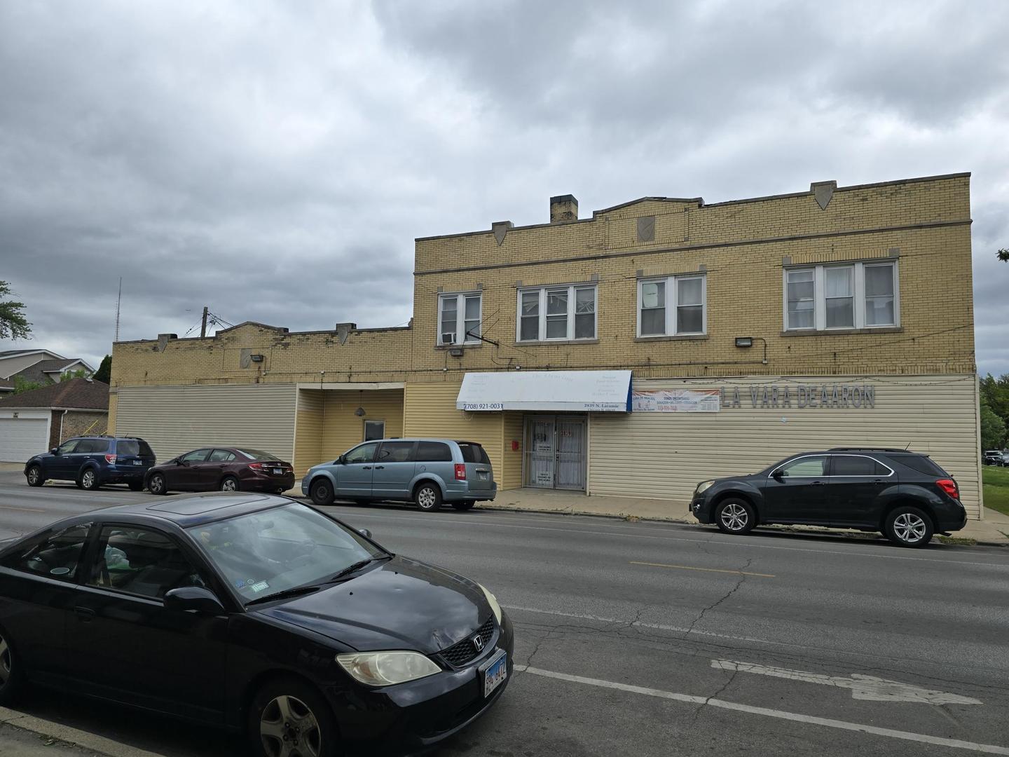 5154 W Wolfram Street Property Photo 5