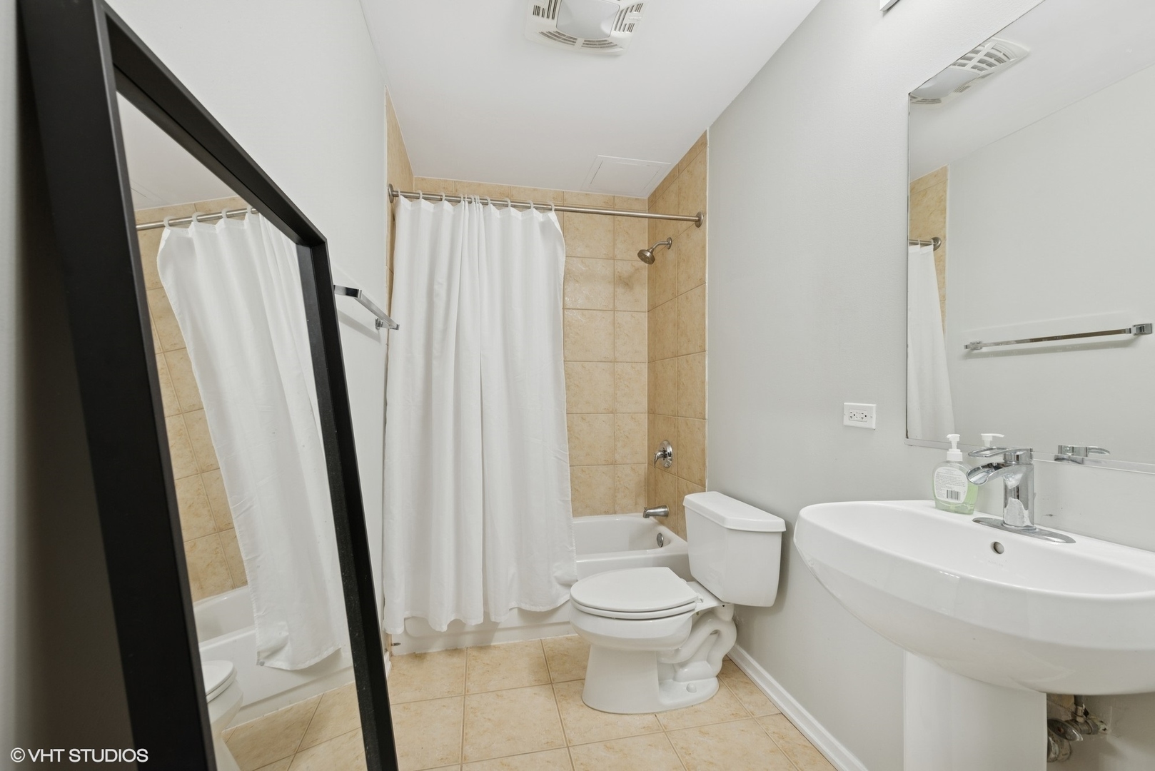 1000 W Leland Ave Property Photo 10