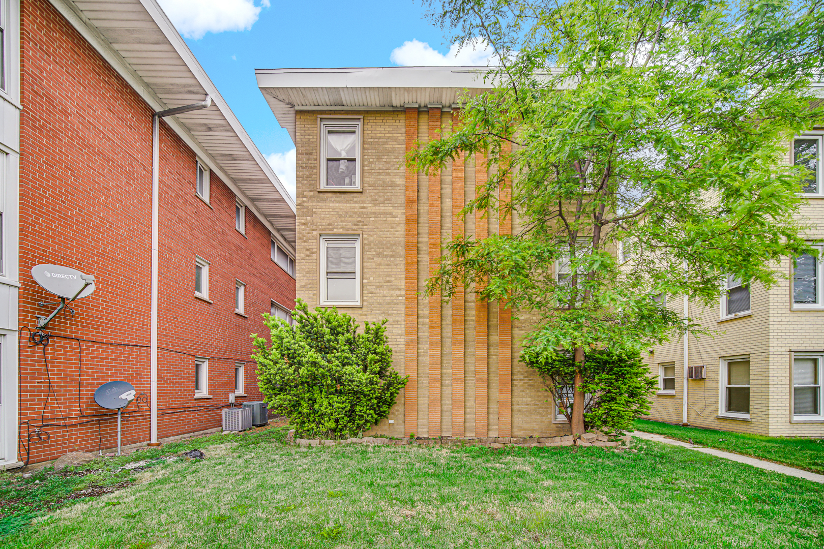 1821 S Harlem Avenue Property Photo 1
