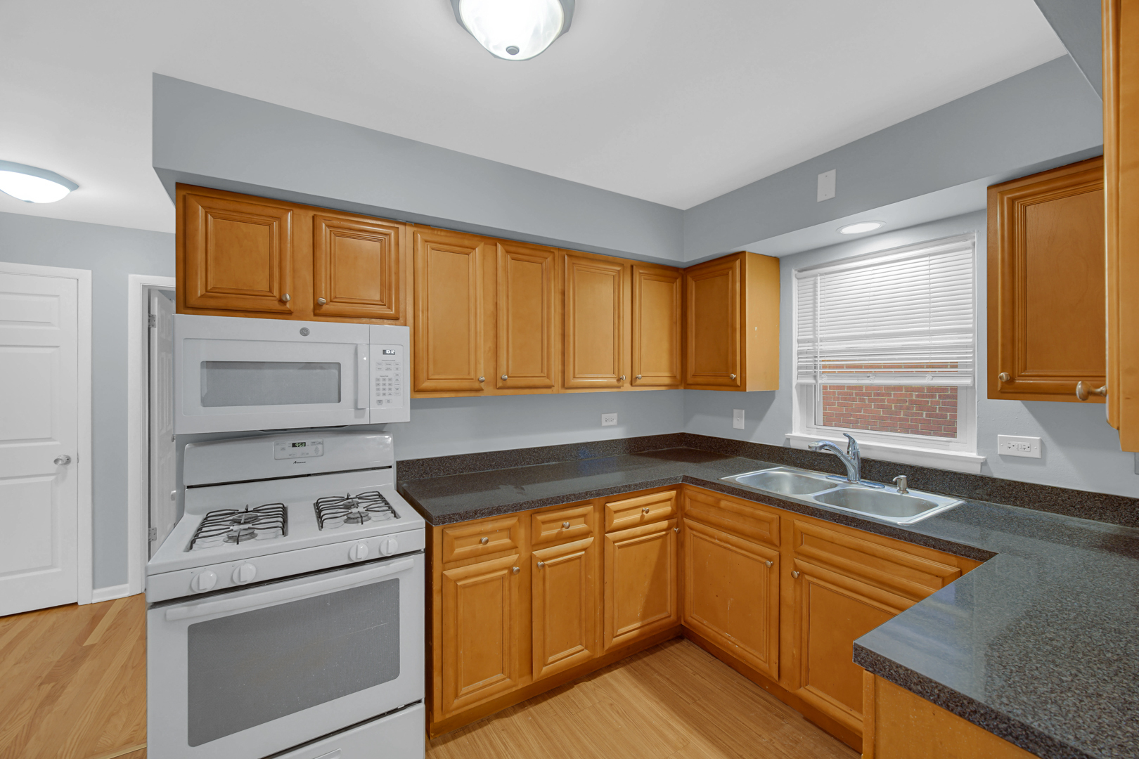 1821 S Harlem Avenue Property Photo 11