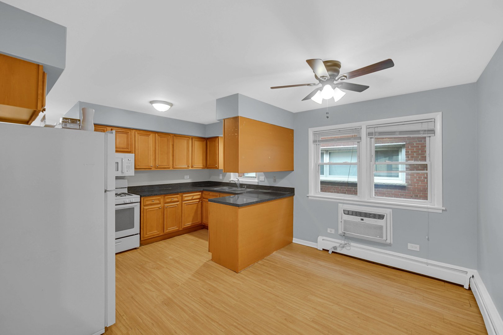 1821 S Harlem Avenue Property Photo 12