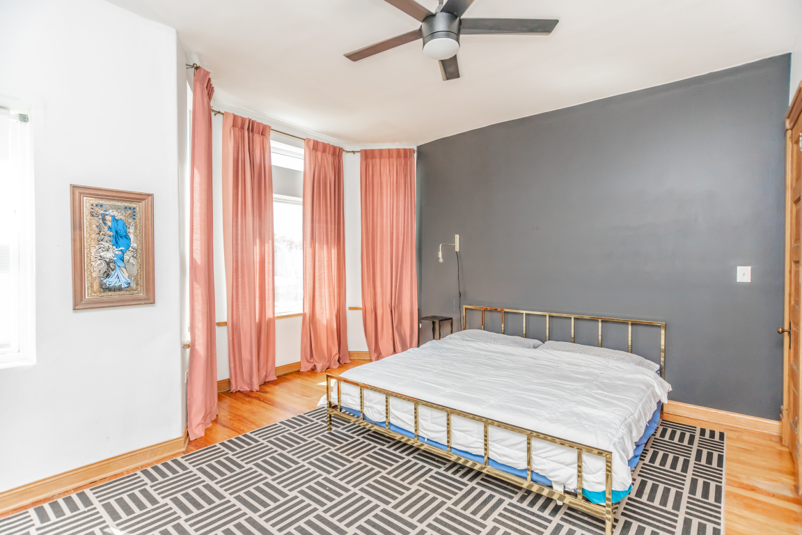 4805 S Langley Avenue Property Photo 18