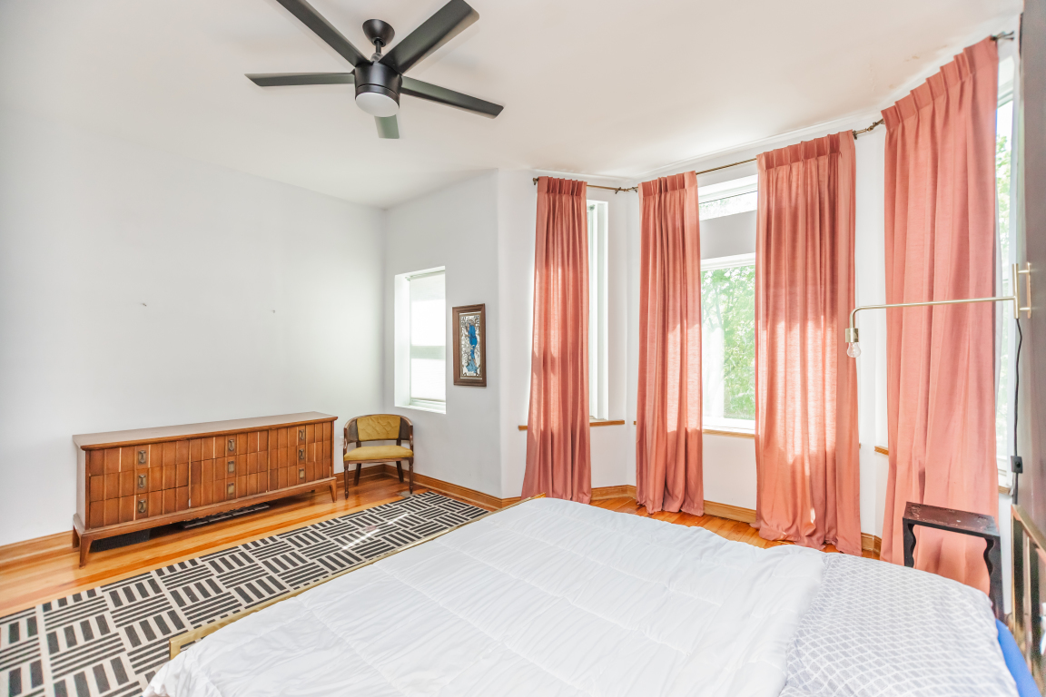 4805 S Langley Avenue Property Photo 19