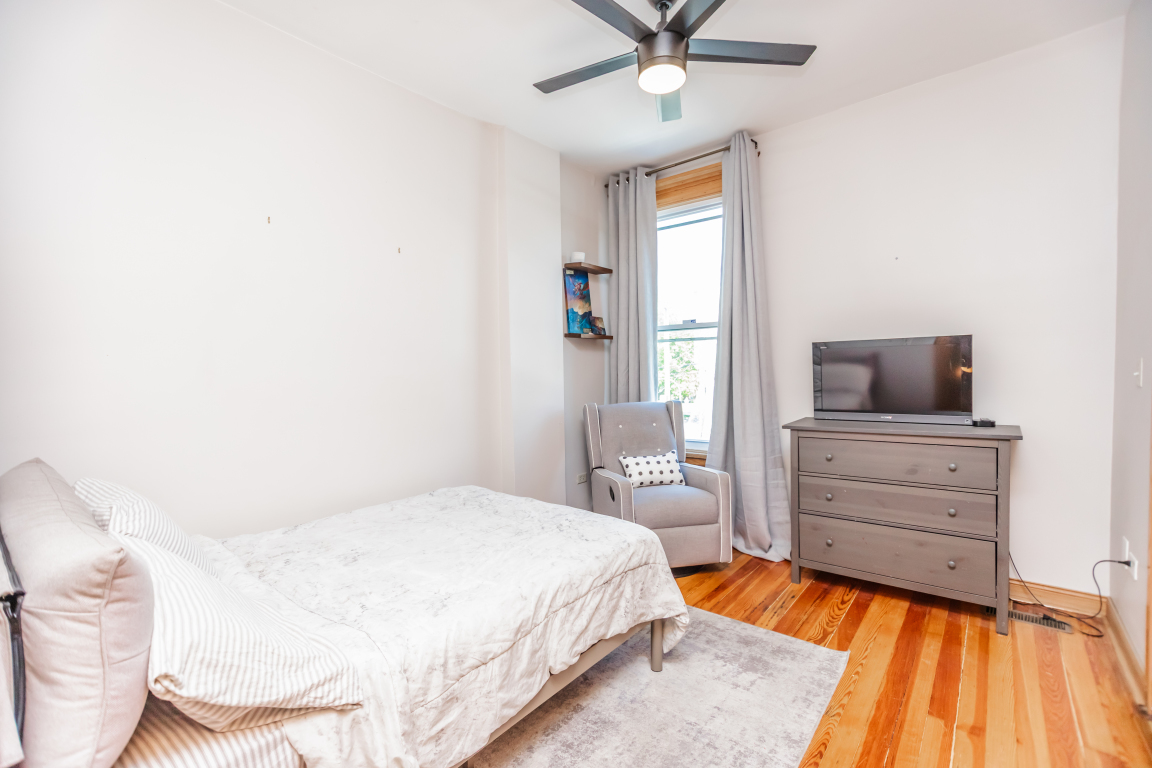4805 S Langley Avenue Property Photo 22