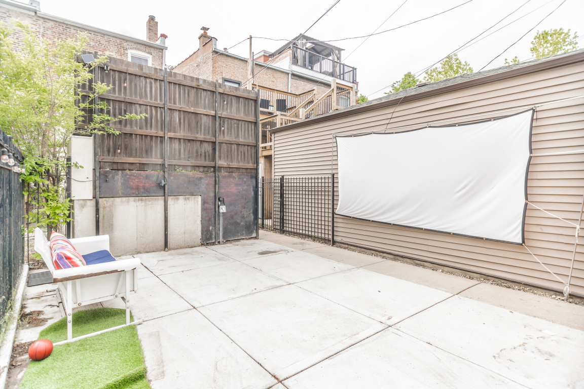 4805 S Langley Avenue Property Photo 25