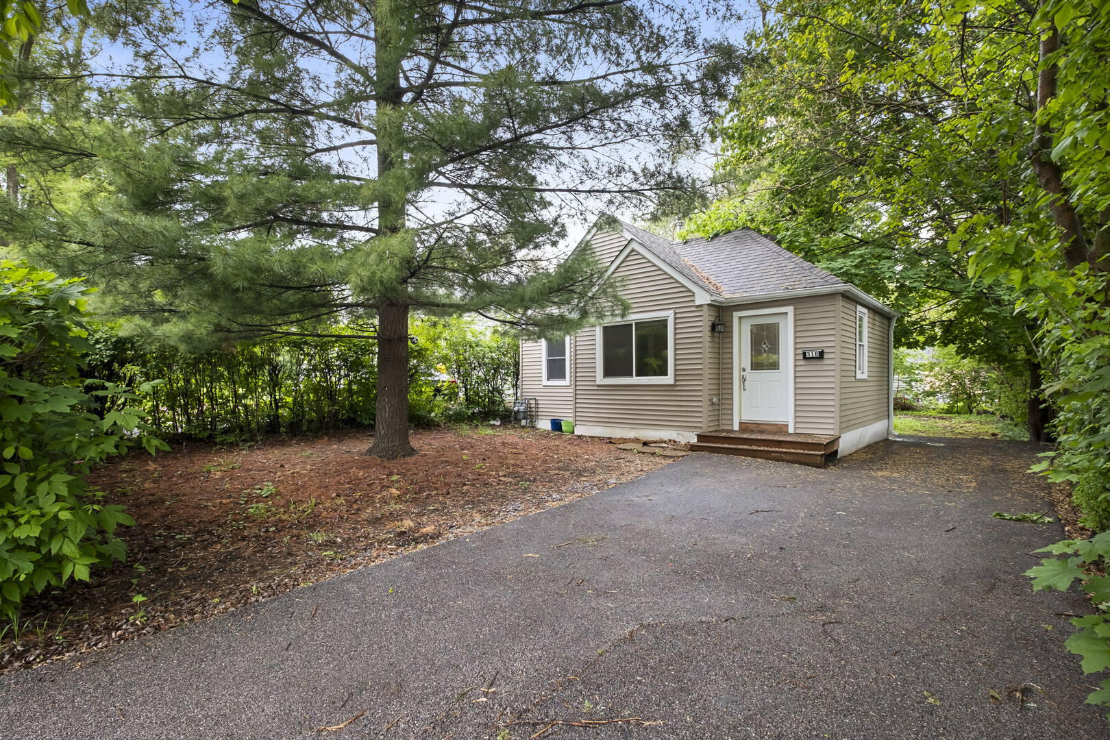 318 Kenwood Drive Property Photo 2