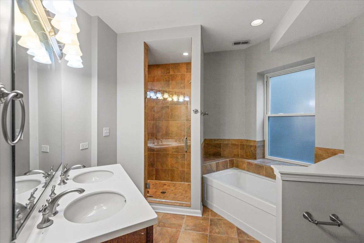 7717 N Marshfield Avenue 2 Property Photo 12