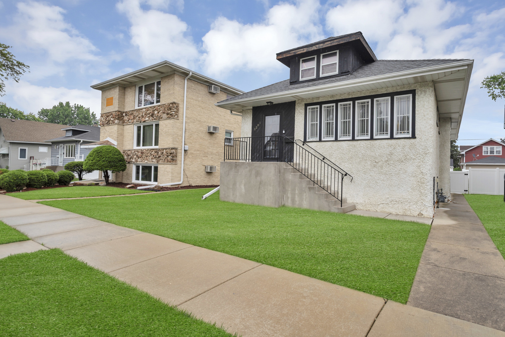 1205 N 15th Avenue Property Photo 2