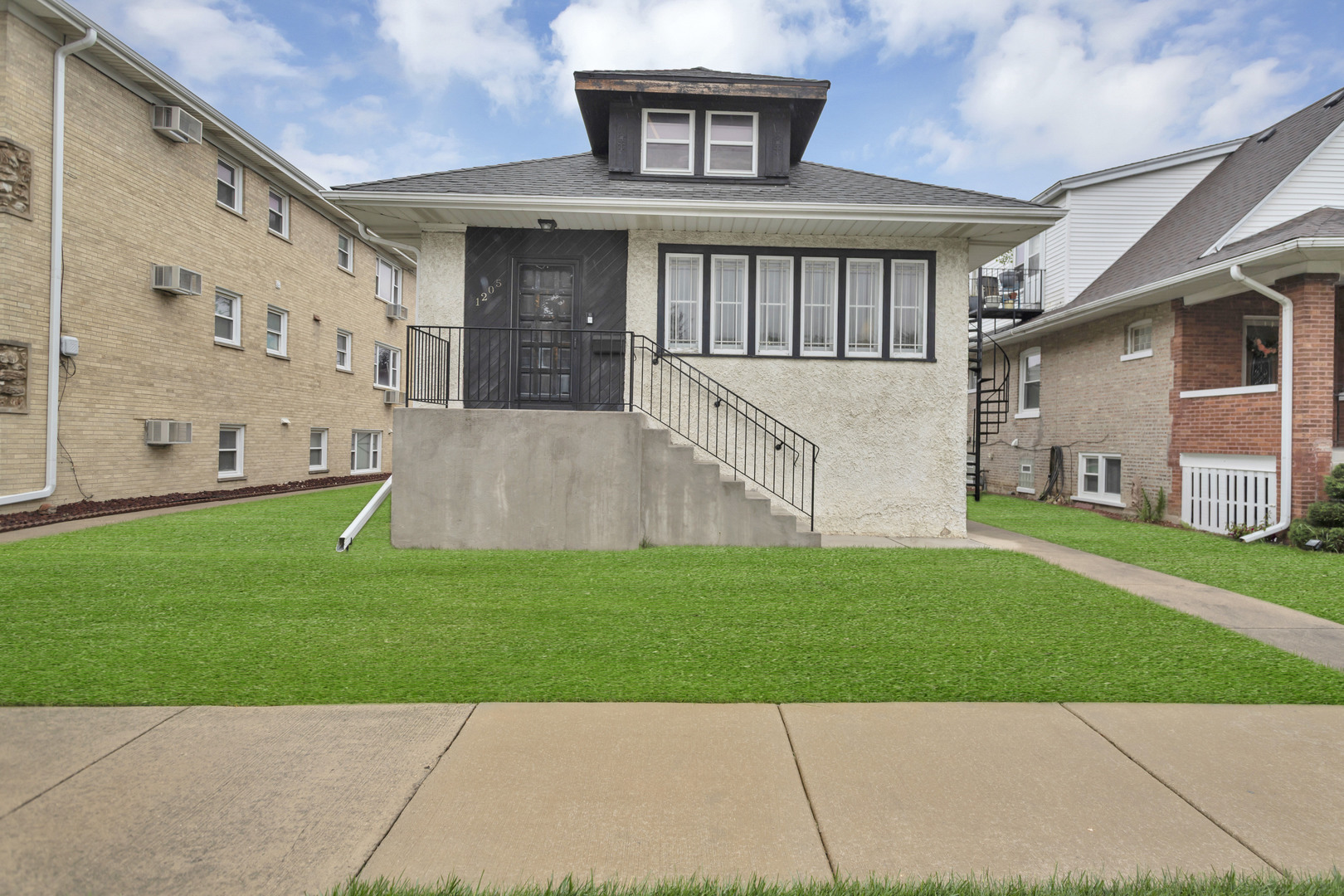 1205 N 15th Avenue Property Photo 3