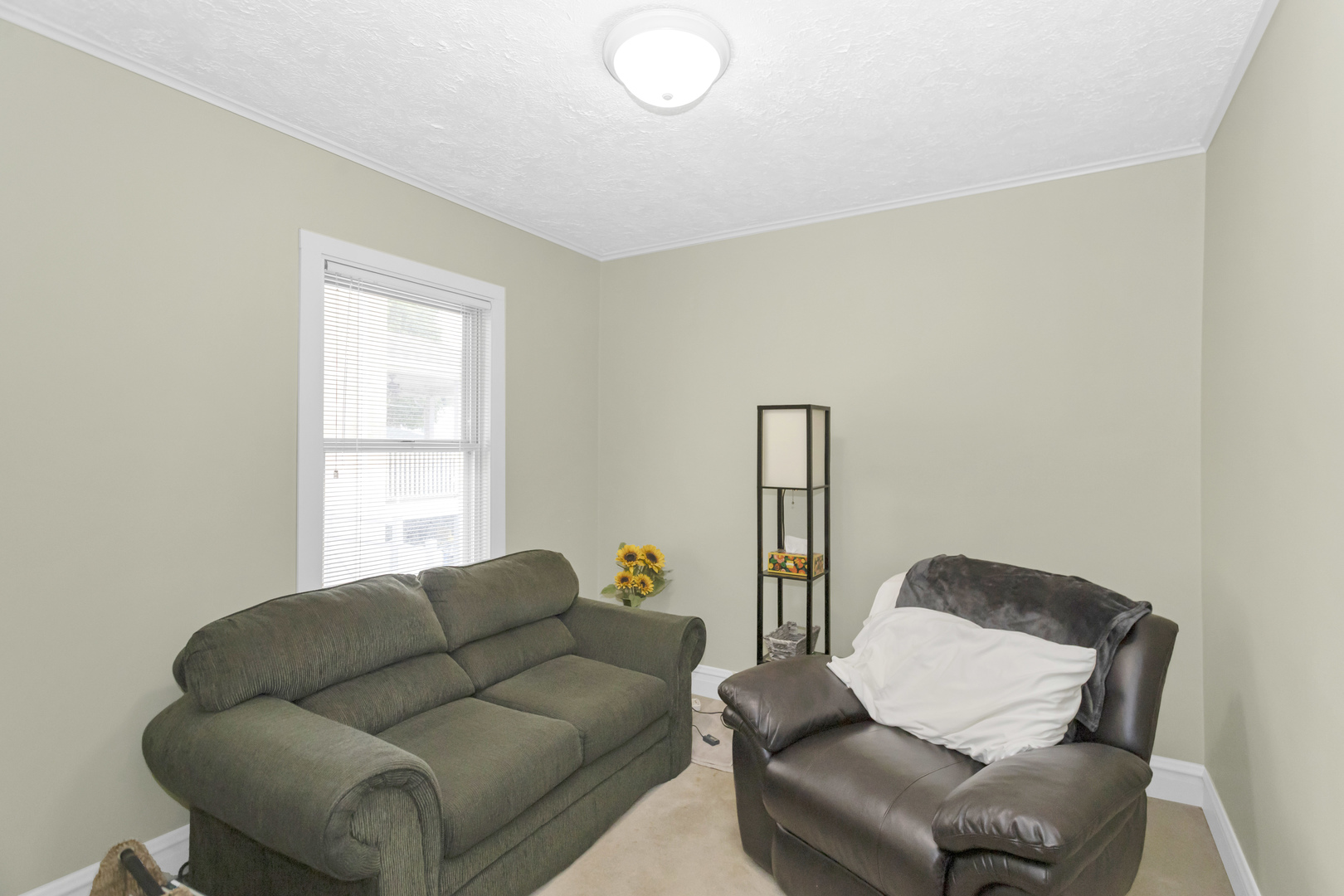 1205 N 15th Avenue Property Photo 17