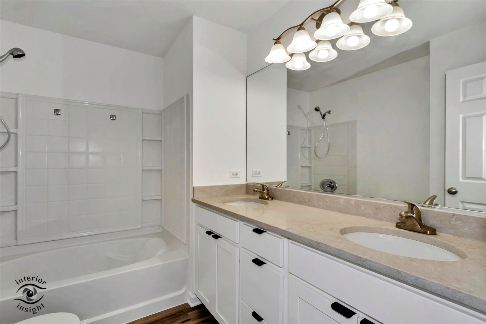 807 Summit Creek Drive Property Photo 17