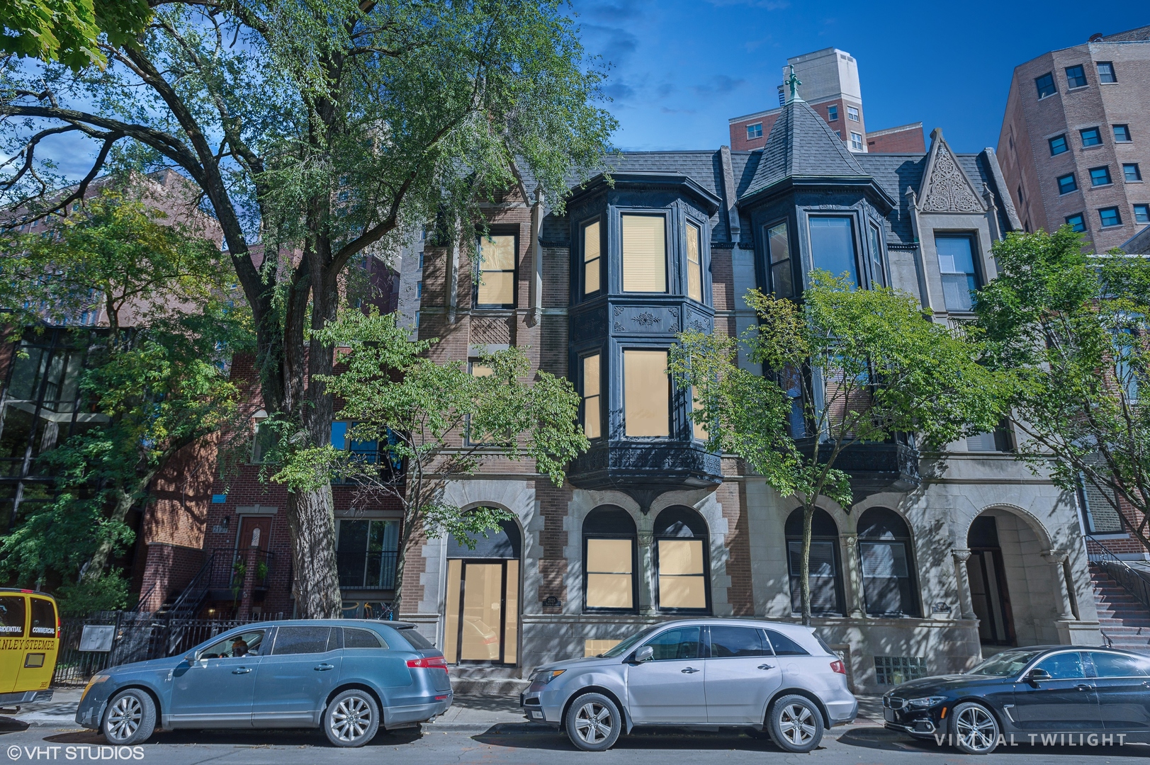 2125 N Clark St Property Photo 1