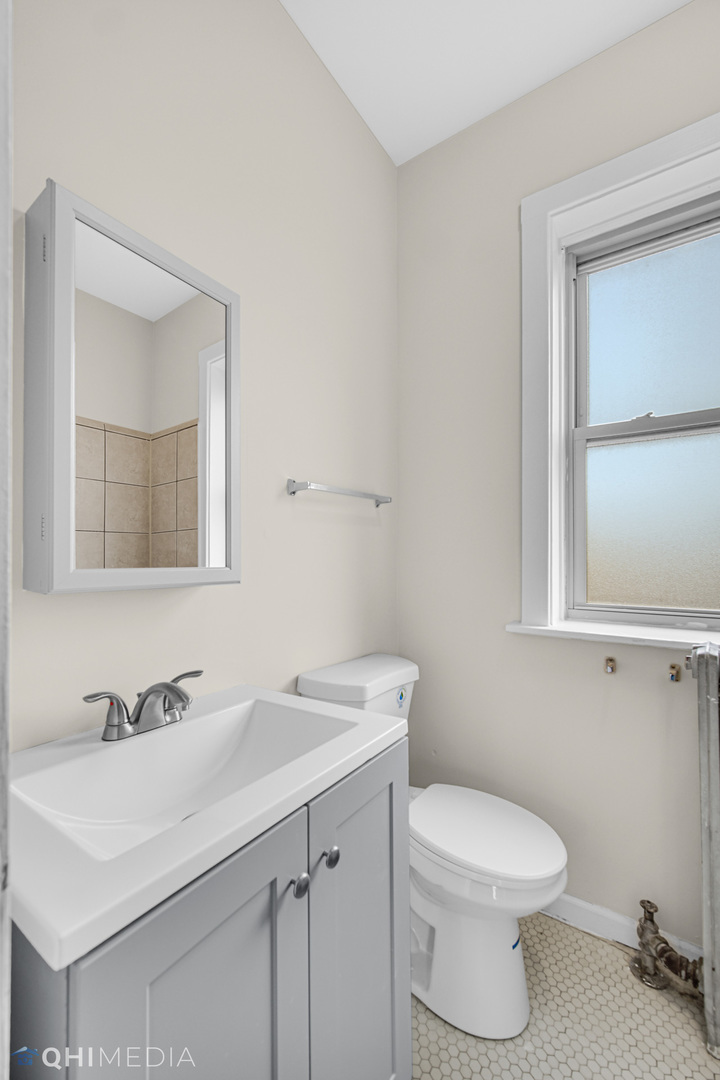 6117 W Cermak Road Property Photo 5