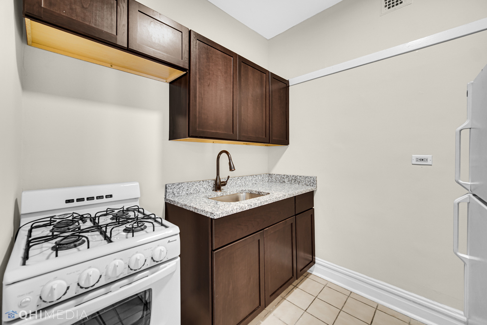 6117 W Cermak Road Property Photo 7