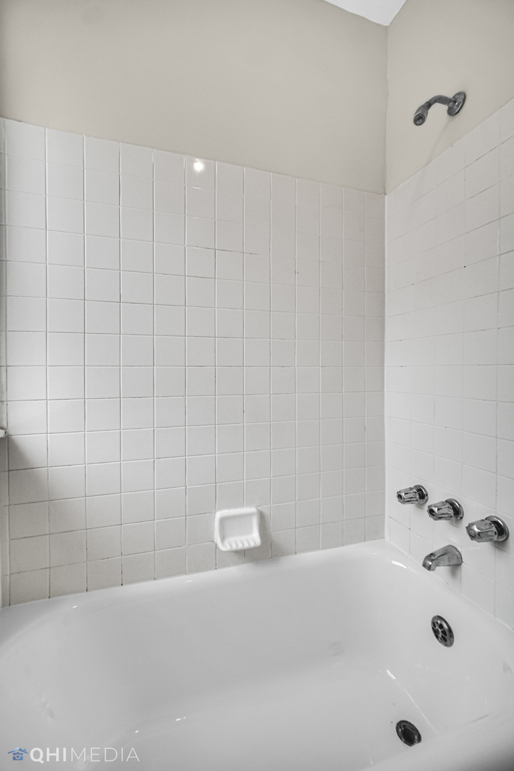 6117 W Cermak Road Property Photo 9