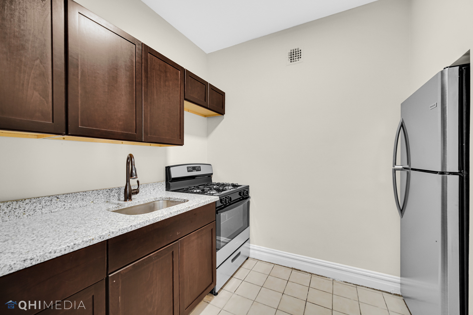 6117 W Cermak Road Property Photo 10