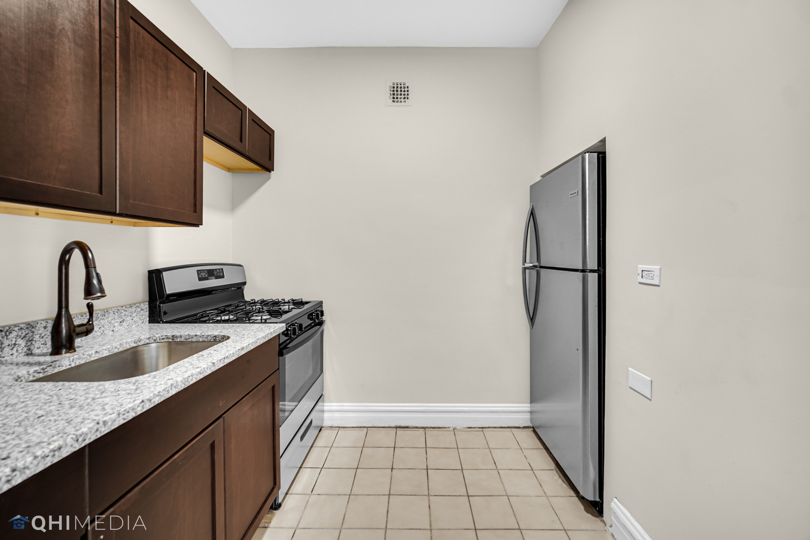 6117 W Cermak Road Property Photo 11