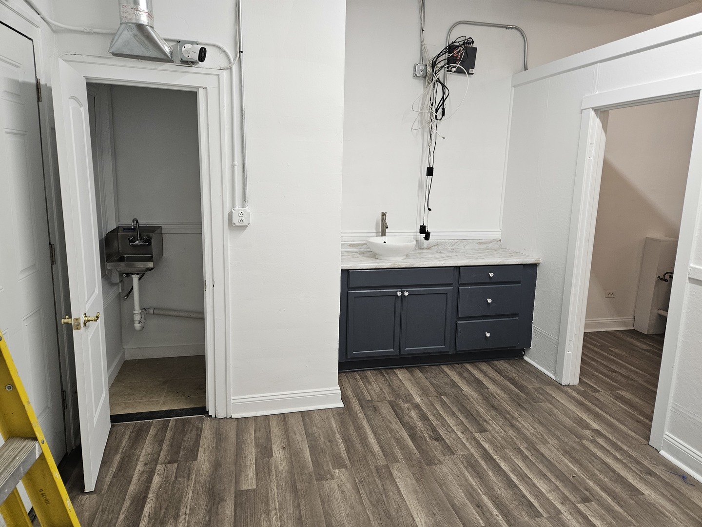 3557 S Archer Avenue Property Photo 4
