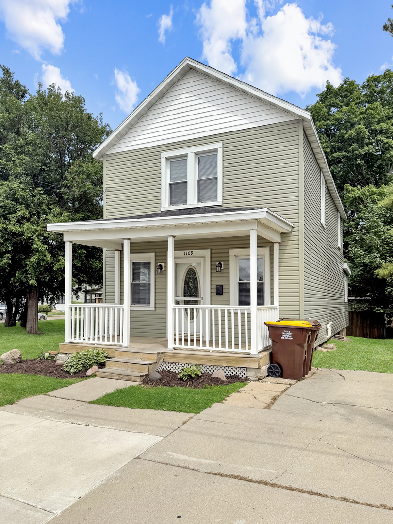 1109 S Locust Avenue Property Photo 1
