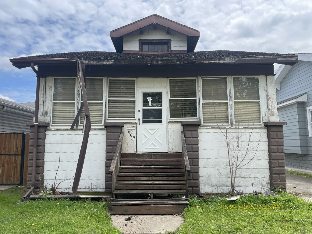 669 Douglas Avenue Property Photo 1