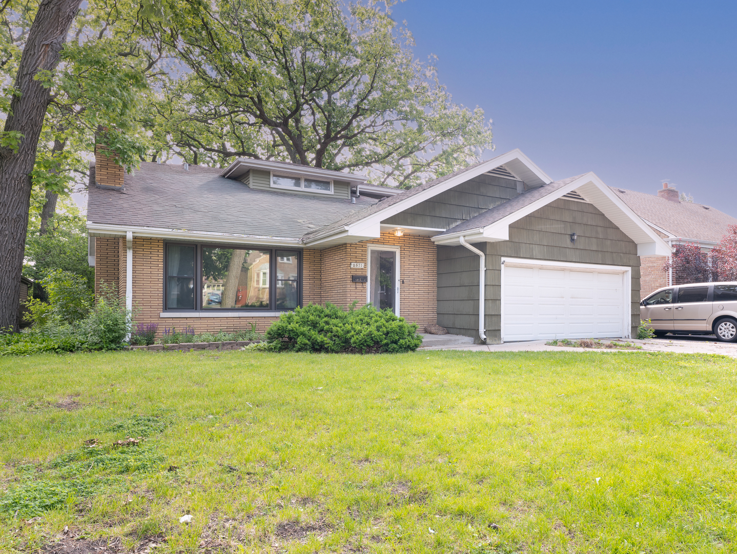 2571 Forest View Avenue Property Photo 1