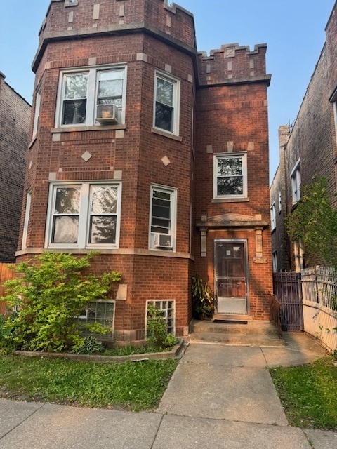 5829 N Washtenaw Avenue Property Photo 1