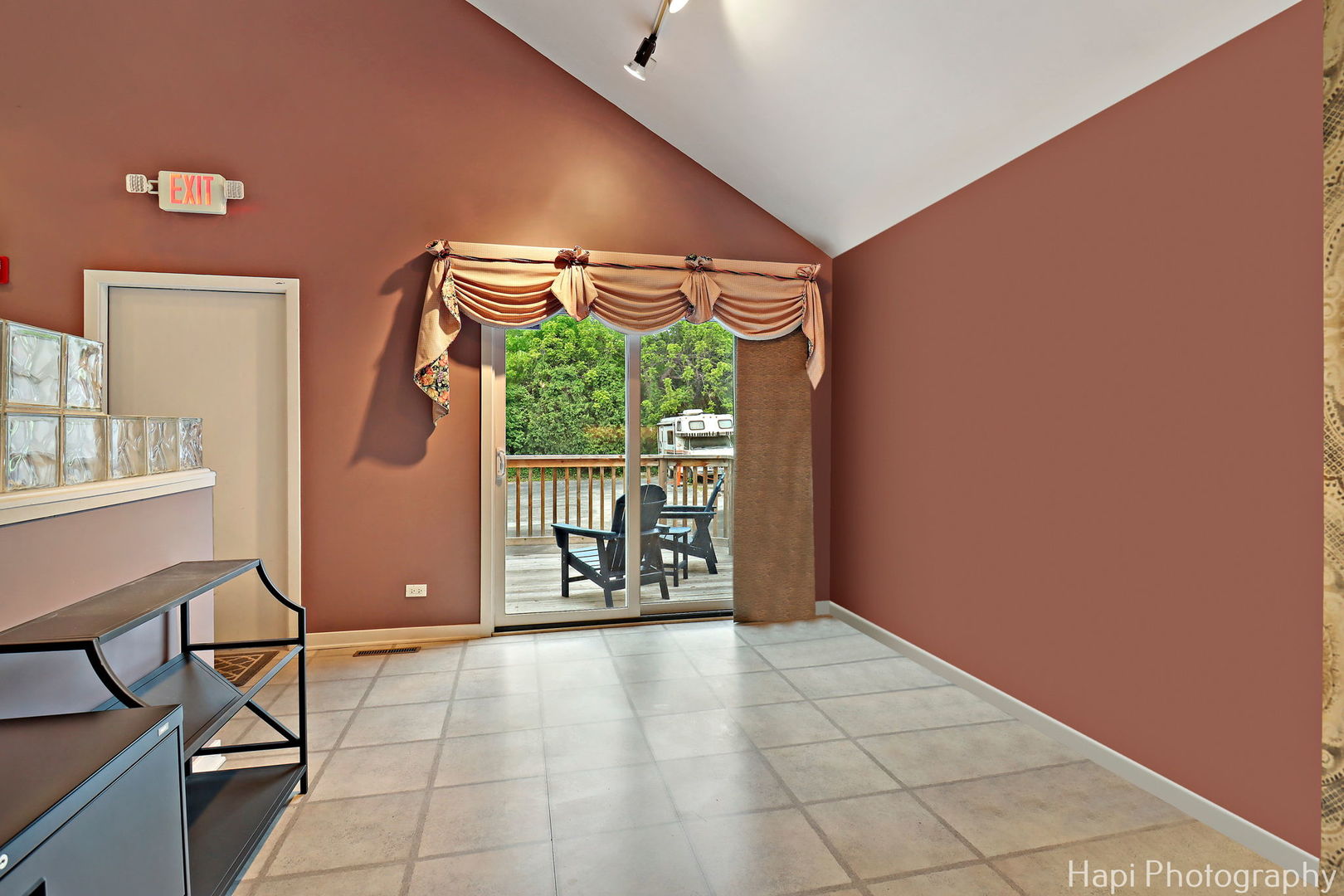 401 E Park Avenue Property Photo 7