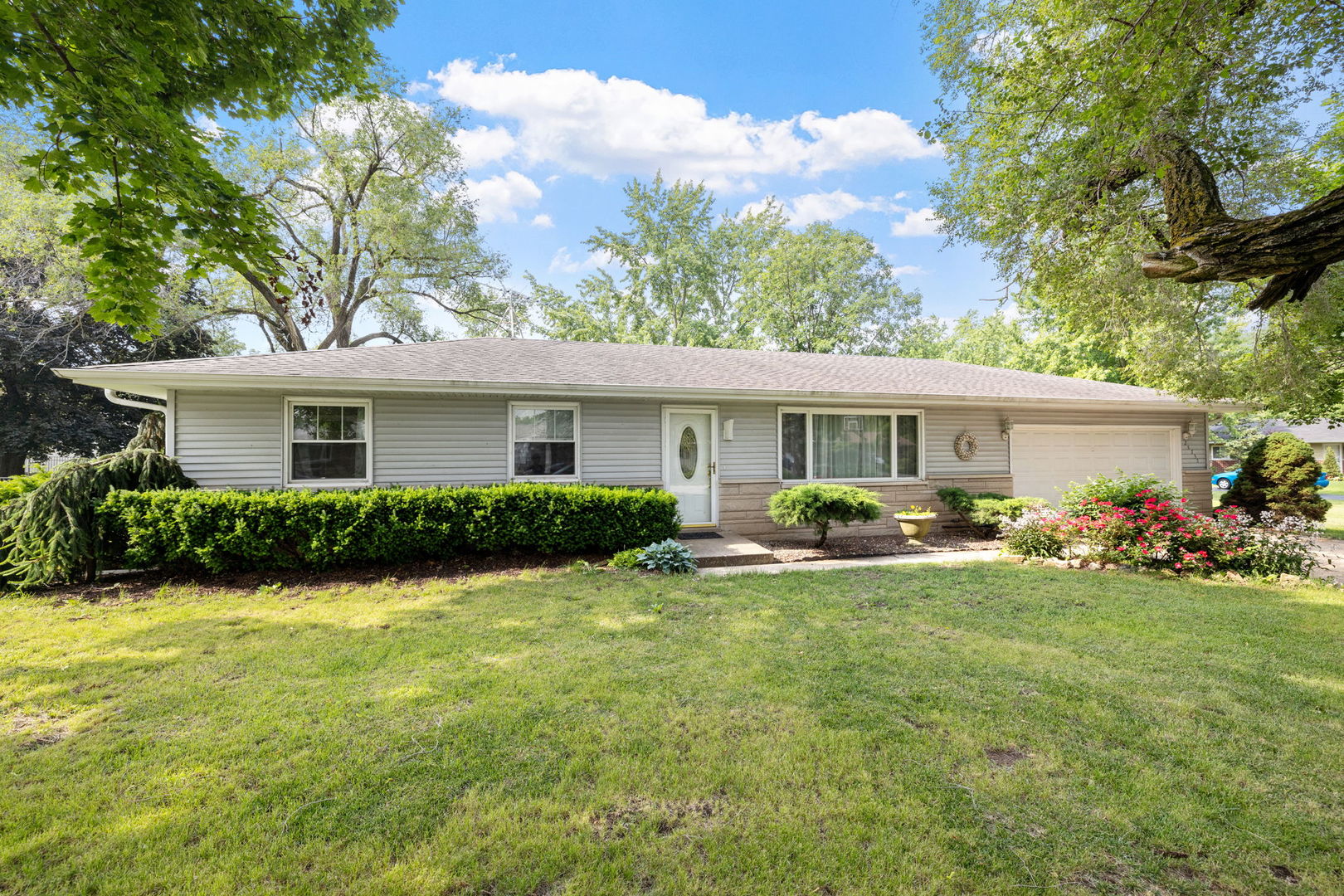25735 W Hickory Court Property Photo 1