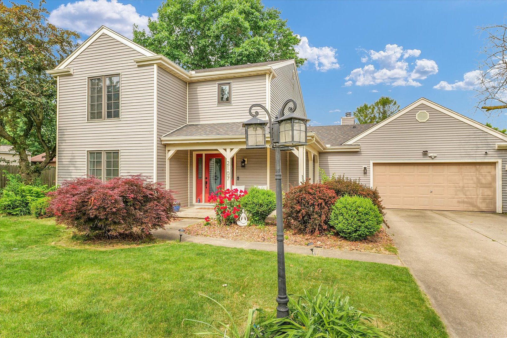 2107 Woodland Glen Lane Property Photo 1