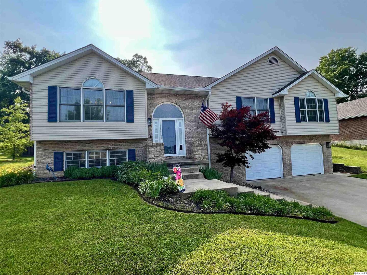 200 Hummingbird Lane